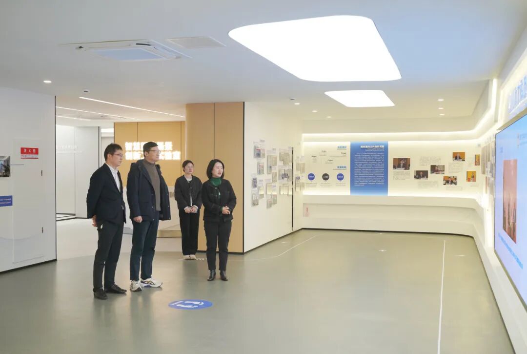 腾讯教育江苏总经理徐晓瑀一行来访