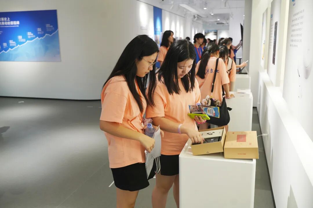 2025年海外华裔菁英青少年大运河文化体验活动·南京营在南京澳科大科技研究院开营