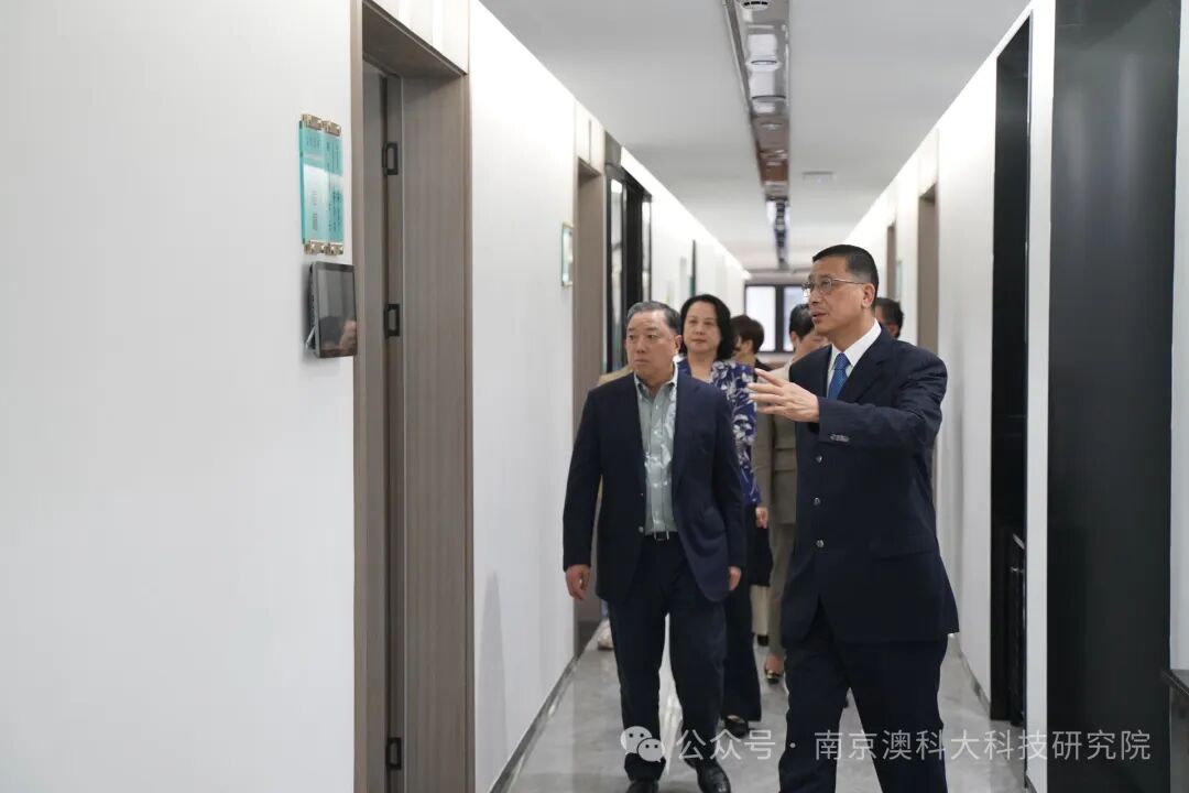 宁波宁兴控股股份有限公司董事长吴以刚一行来我院交流访问