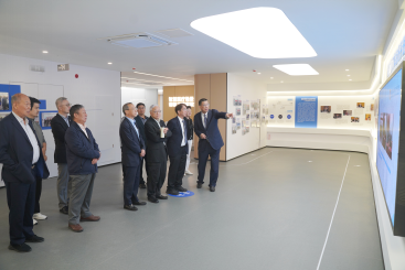 灵蛇迎春 共赴新程