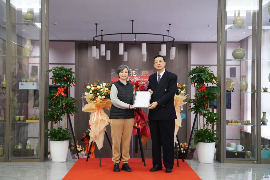 热烈祝贺施珍大师荣获第六批国家级非物质文化遗产代表性传承人殊荣！