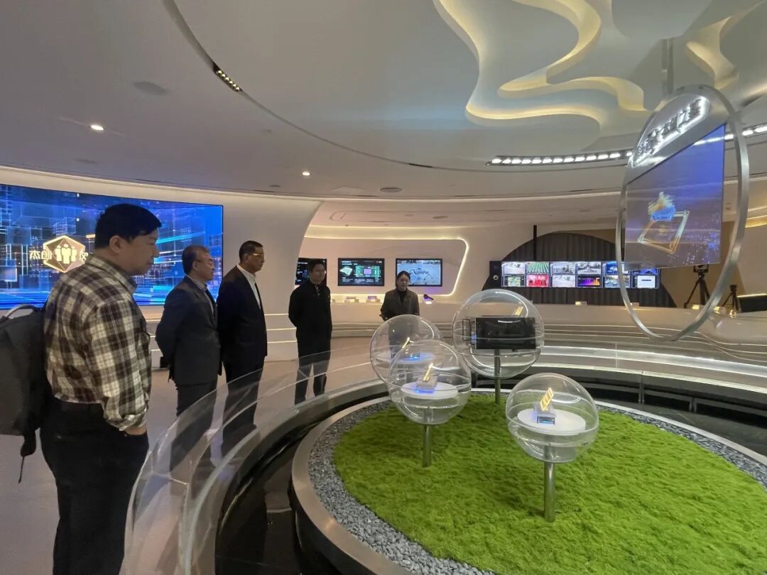 院领导一行赴杰创智能考察交流