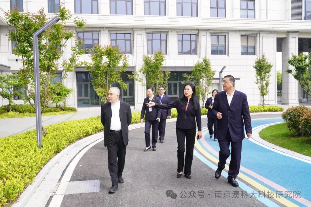 澳门科技大学校董会秘书长陈季敏、副校长唐嘉乐来院指导