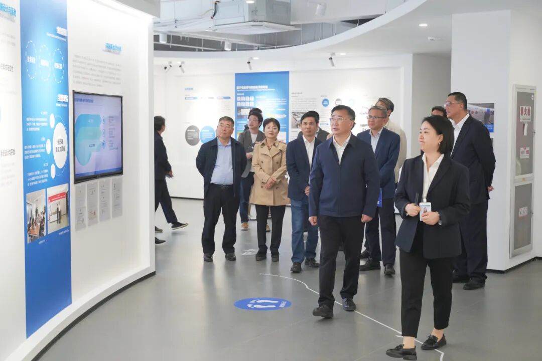 南京市人大常委会专题调研组来我院视察推进国际交往中心城市建设工作