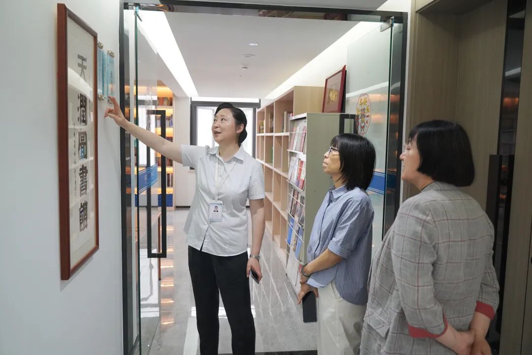 南京中医药大学副校长孙秀兰一行来访