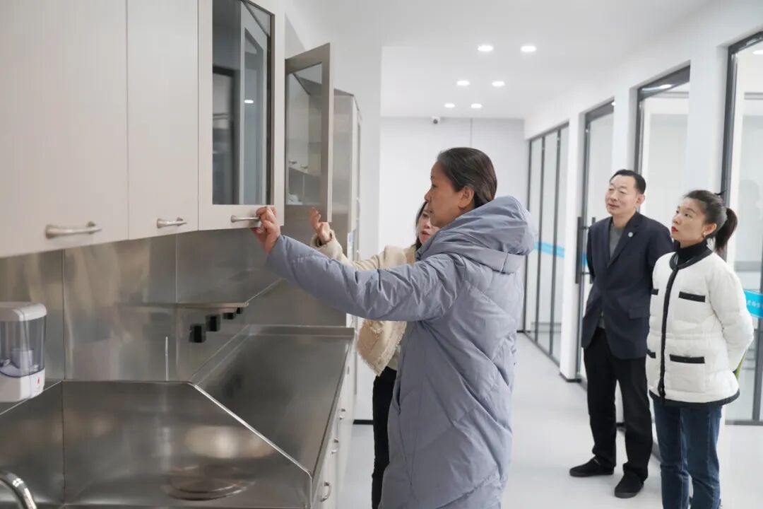 南京大学中医研究院吴静副院长一行来访