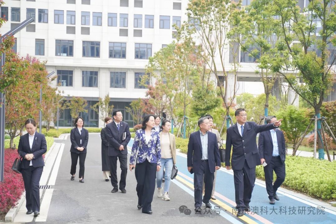 宁波宁兴控股股份有限公司董事长吴以刚一行来我院交流访问